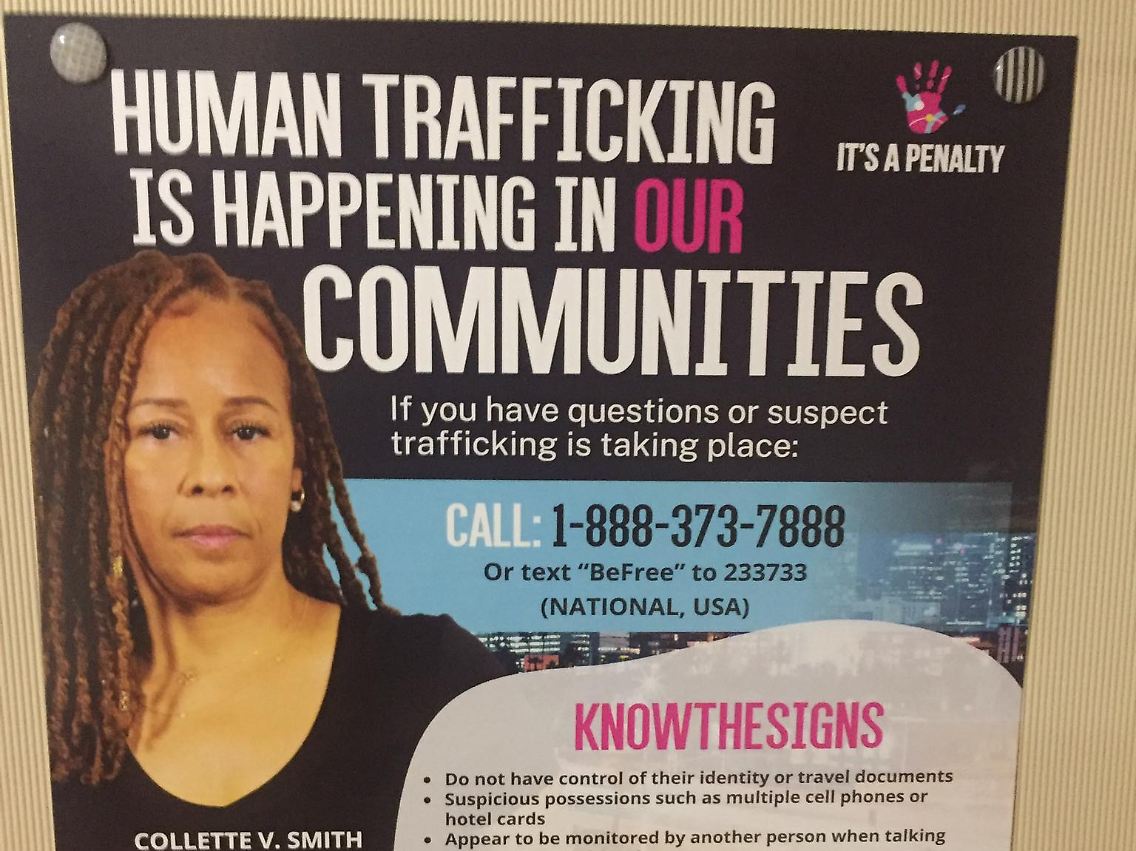 Ein Poster in einem Hotel in Phoenix warnt vor Menschenhandel.