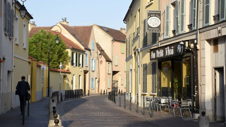 Eine Straße in Nanterre (Archivbild). Als "vollkommen verrückt" betitelt eine Mieterin die Nachricht. 