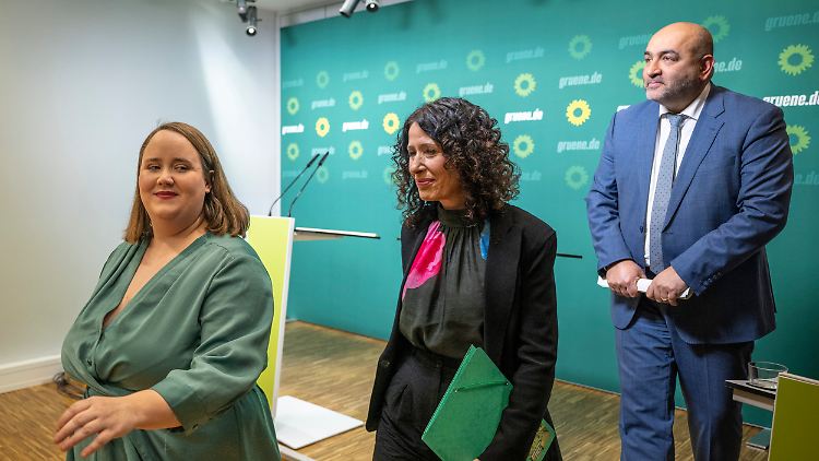 Die Bundesvorsitzenden und ihre Berliner Spitzenkandidatin: Ricarda Lang, Bettina Jarasch und Omid Nouripour.