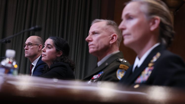 Näheres zu dem Kontakt verriet US-Vize-Verteidigungsministerin Melissa Dalton (Zweite von links) nicht.