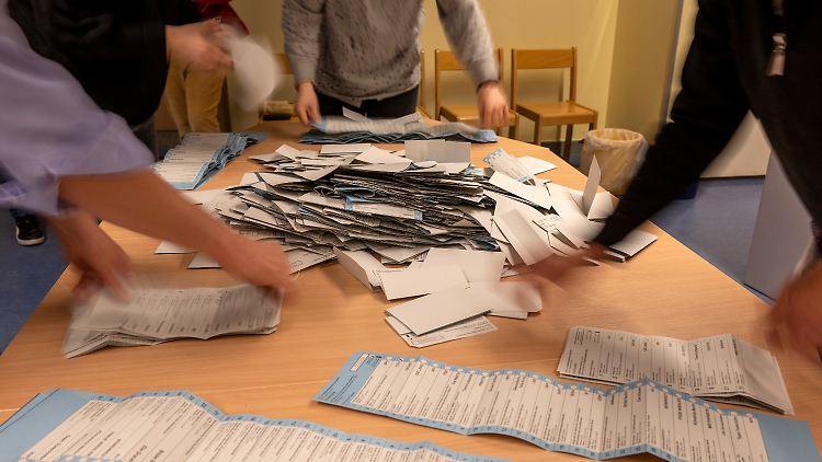 "Es ist in der Tat ein sehr geringer Abstand", sagt der Landeswahlleiter.