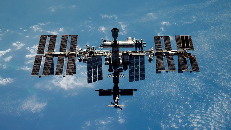 Der bereits seit Oktober an der ISS befestige Raumfrachter Progress MS-21 hat ein Leck.