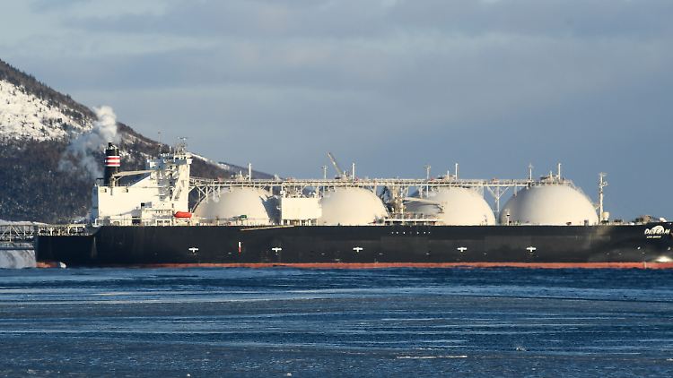 Obwohl Russland mehr LNG per Schiff exportierte, brachen die Ausfuhren insgesamt deutlich ein. 
