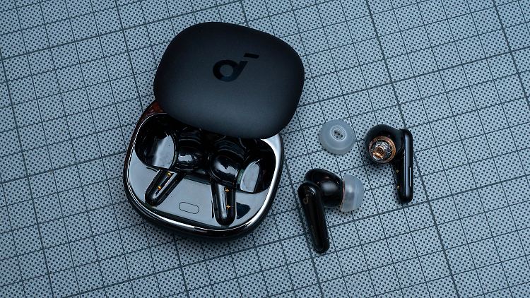 Die Anker Soundcore Liberty 4 mit ihrem Ladecase.