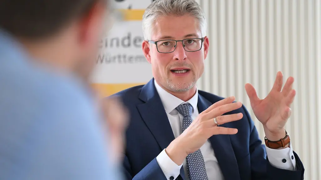 Steffen-Jaeger-der-Praesident-und-Hauptgeschaeftsfuehrer-des-Gemeindetags-Baden-Wuerttemberg-bei-einem-Interview-mit-der-Deutschen-Presse-Agentur