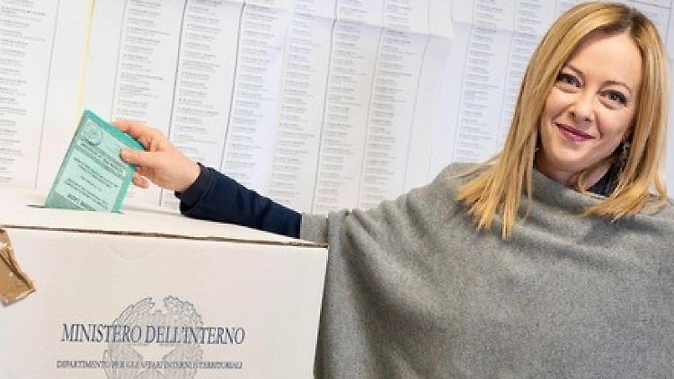 Gab in Rom ihre Stimme ab: Italiens Regierungschefin Giorgia Meloni. 