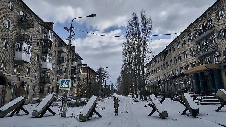 Panzersperren in Bachmut. Für zivile Helfer ist die Lage in der Stadt zu unsicher geworden, sagt das ukrainische Militär.