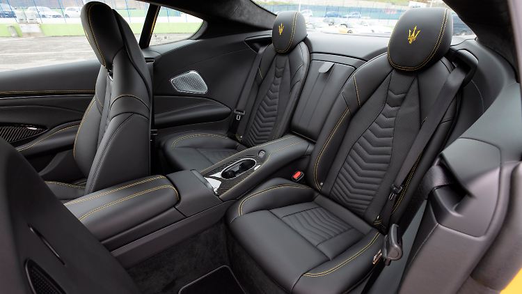 Auch hinten können bei GranTurismo zwei Personen mitreisen. Viel Platz gibt es hier aber nicht.