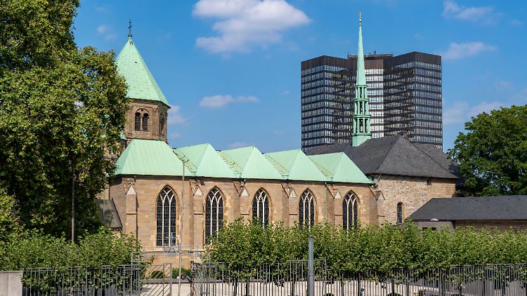 Sexueller Missbrauch sei ein systemisches Problem der Kirche und nicht nur ein Problem der Täter, meint Ruhrbischof Overbeck.