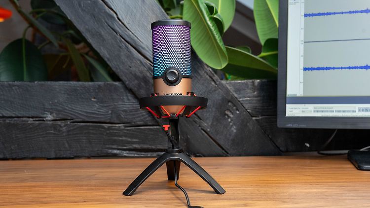 Das Cherry UM 9.0 PRO RGB kann bei Bedarf bunt leuchten.