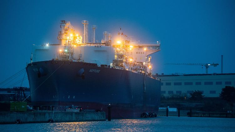 "Es ist ein Fehler, dass die LNG-Terminals bisher nicht geschützt werden", kritisierte der Außenpolitiker Roderich Kiesewetter.