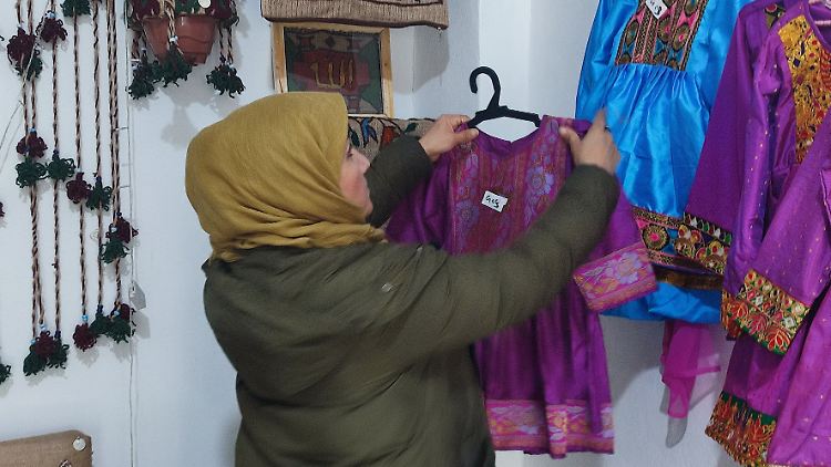 Die Taliban haben nahezu allen Frauen verboten, einer Arbeit nachzugehen. 