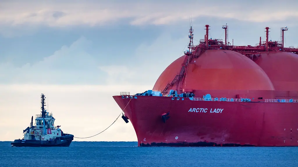 Energie-Terminal-Deutsche-Ostsee-im-Hafen-Mukran
