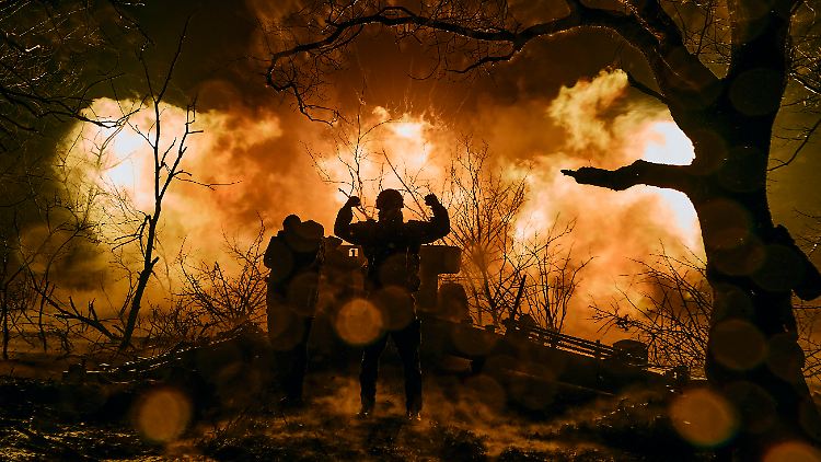 Vor fast einem Jahr überfiel Russland die Ukraine. Seitdem wurden Zehntausende Zivilisten und Soldaten getötet, zig Ortschaften in der Ukraine dem Erdboden gleichgemacht.