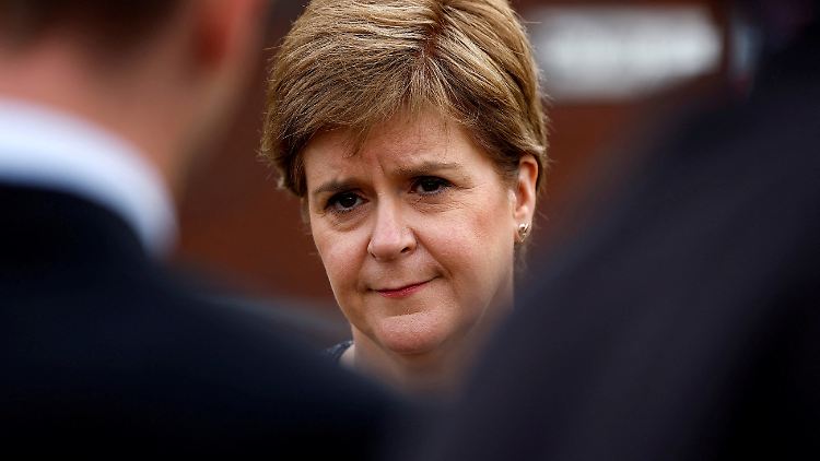 Nicola Sturgeon stolpert über einen Kriminalfall. 