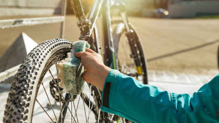 Mit einem frisch geputzten Rad fährt es sich im Frühling gleich viel besser.