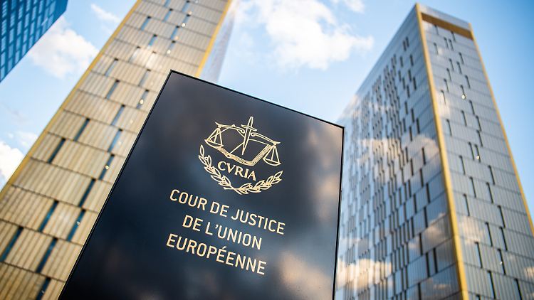 Auch gegen die Bindungswirkung von Urteilen des EuGH habe Polen verstoßen, lautet ein Vorwurf der Kommission.