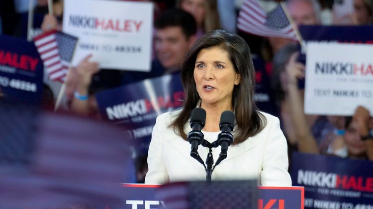 In Umfragen schneidet Haley im Vergleich zu ihren potenziellen republikanischen Widersachern bisher nicht gut ab - ihre Werte liegen im niedrigen einstelligen Bereich.