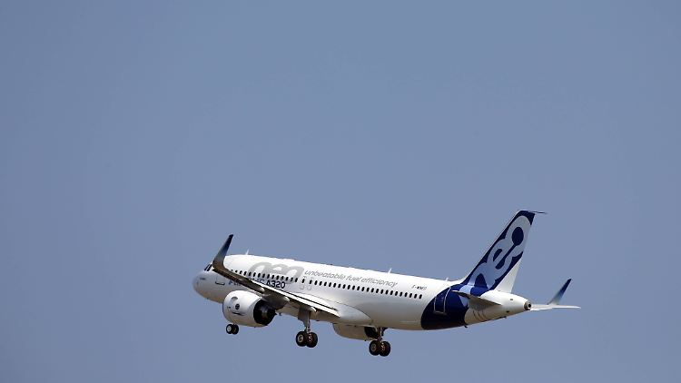 Beim Umsatz profitierte der weltweit größte Flugzeugbauer vom starken Dollar.