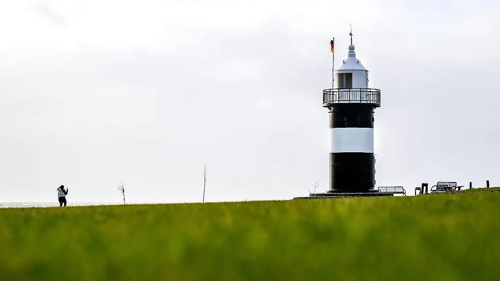 Der-Leuchtturm-Kleiner-Preusse-an-der-Wurster-Nordseekueste