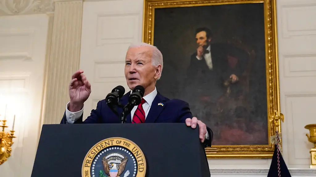 2024-04-24T150307Z-1294851358-RC22D7AA0KYX-RTRMADP-3-USA-CONGRESS-UKRAINE-BIDEN