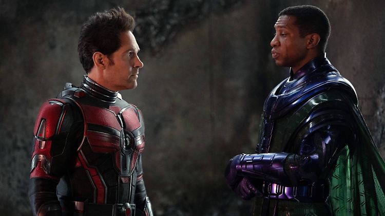 Liefern sich eine wilde Schlacht: Ant-Man und Kang, der Eroberer.