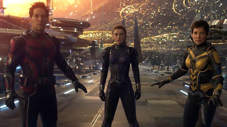 Während Cassie Lang (M.) eine der Hauptrollen spielt, ist The Wasp (r.) für den Film kaum von Bedeutung.