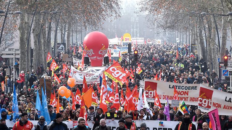 Die Rentenreform gilt als eines der zentralen Vorhaben Macrons. Das linke Lager und Frankreichs Rechtsnationale stellen sich dagegen.