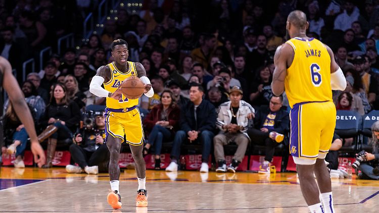 Dennis Schröder (l.) und LeBron James beim Spiel gegen die Sacramento Kings im Januar 2023. 