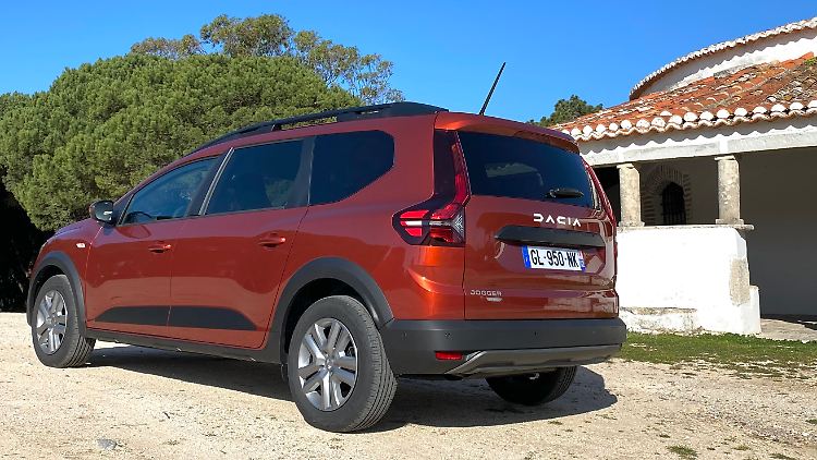 Nein, hier fährt kein Volvo - auch wenn die Gestaltung der Schlussleuchten zu diesem Gedanken verleiten mag.