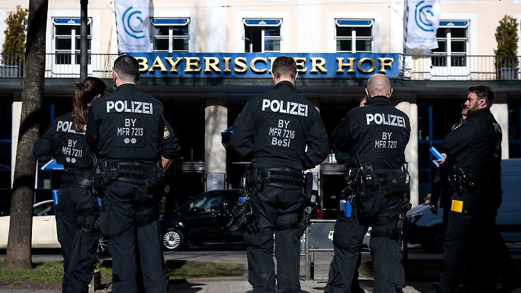 Schon vor dem offiziellen Beginn der Sicherheitskonferenz ist das Areal gut abgeriegelt.