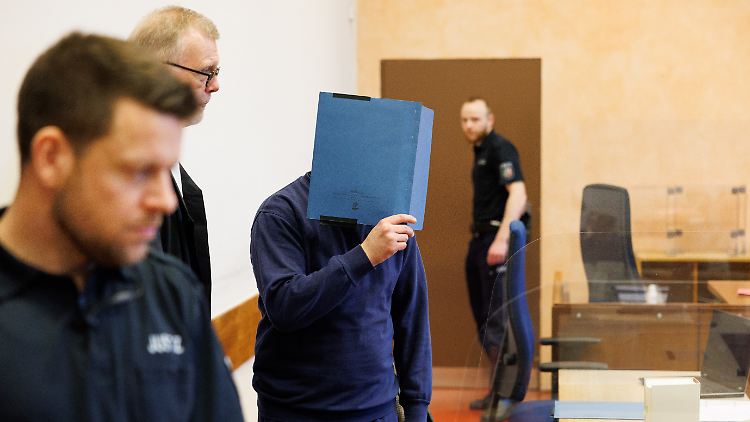 Die Vorgeschichte des Angeklagten macht eine vorzeitige Entlassung unwahrscheinlich.