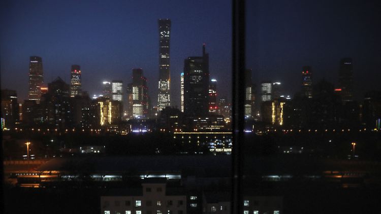 "Ich denke, jeder hatte eine schlaflose Nacht", schreibt der 
Investmentbankchef der Pekinger Firma an die Mitarbeiter.