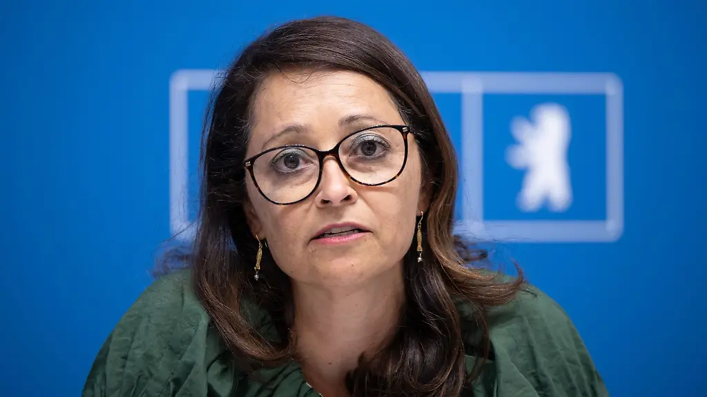 Felor-Badenberg-Berliner-Senatorin-fuer-Justiz-und-Verbraucherschutz-spricht-waehrend-einer-Pressekonferenz