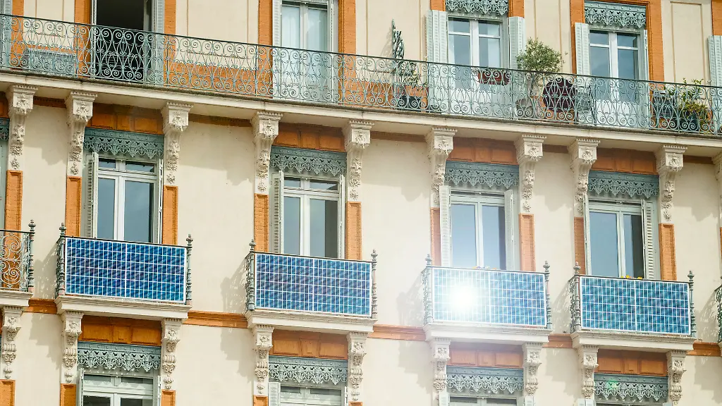 Im-grossen-Balkonkraftwerk-Vergleich-zeigen-wir-welche-Kriterien-bei-der-Auswahl-wichtig-sind-und-welche-Unterschiede-Interessierte-beachten-sollten