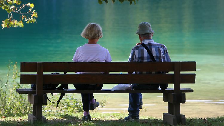Eine Rentenreform steht an. Ein späteres Rentenalter würde den Deutschen gar nicht gefallen, ergibt eine Umfrage.