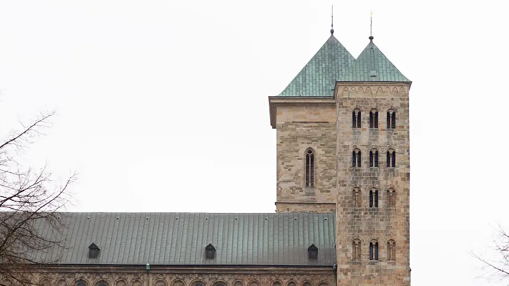 Blick-auf-Tuerme-vom-Osnabruecker-Dom
