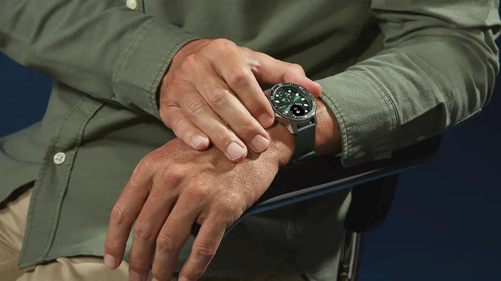 Hybride-Smart-Watches-verbinden-den-Charme-einer-analogen-Uhr-mit-den-praktischen-Funktionen-einer-Smart-Watch