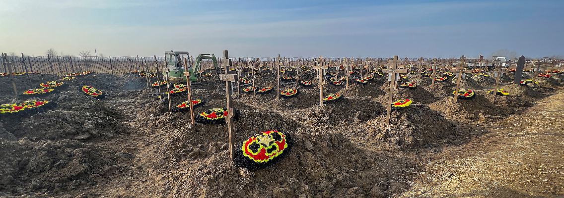 2023-01-26T105148Z_1553002247_RC2JVY9H9EG6_RTRMADP_3_UKRAINE-CRISIS-RUSSIA-GRAVES-WAGNER.JPG