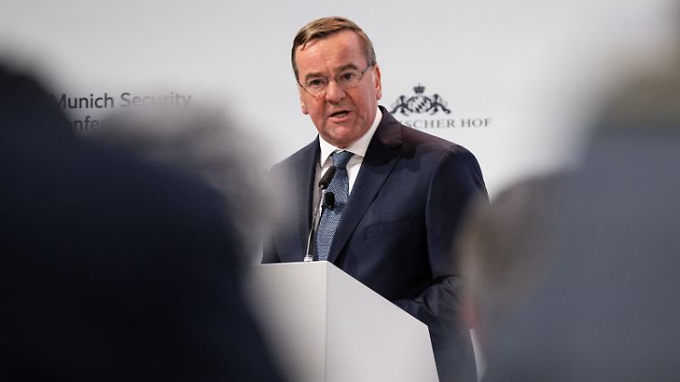 Rüstungskapazitäten müssen hochgefahren werden, damit Deutschland seine Versprechen gegenüber der NATO halten kann: Boris Pistorius in München. 