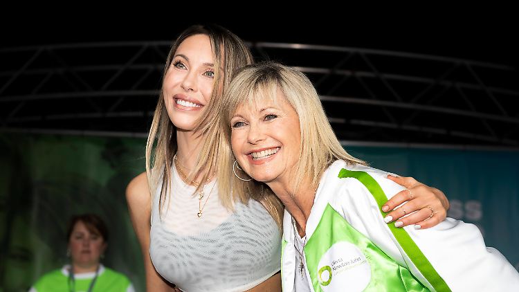 Olivia Newton-John und Tochter Chloe Lattanzi 2019 bei einer Veranstaltung.