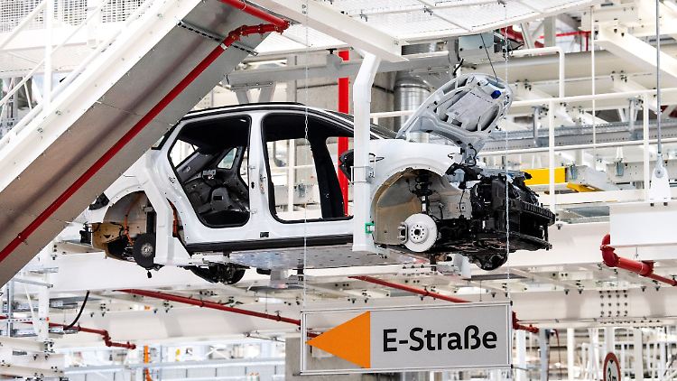 Autoindustrie: Der Umbau der Kernbranche zu weniger klimaschädlichen Antrieben erfordert enorme Ausgaben.