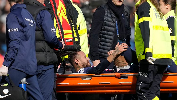 Neymar litt sichtbar Schmerzen.