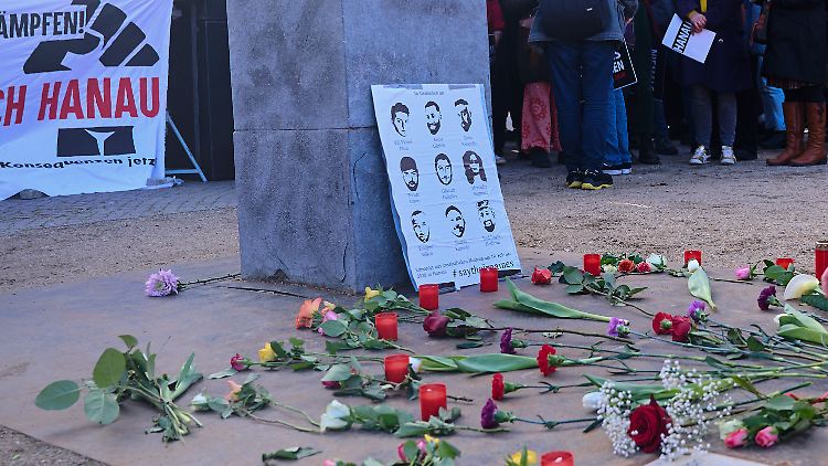 Auch in Berlin erinnerten Hunderte an die neun Opfer des Terroranschlags von Hanau.