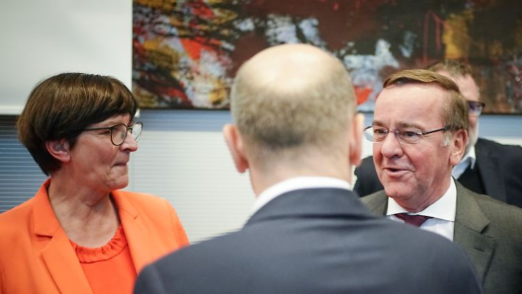 "Zehn Milliarden Euro sind eine Menge Geld": SPD-Chefin Esken stellt die Etatwünsche ihres Parteigenossen Pistorius unter Vorbehalt.