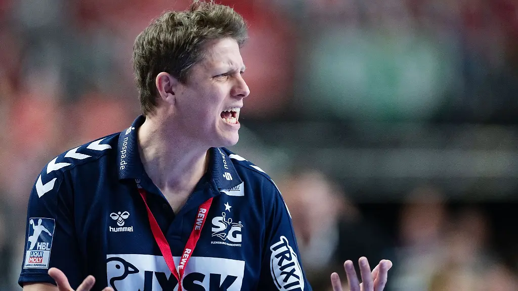 Flensburgs-Trainer-Nicolej-Krickau-reagiert-an-der-Seitenlinie