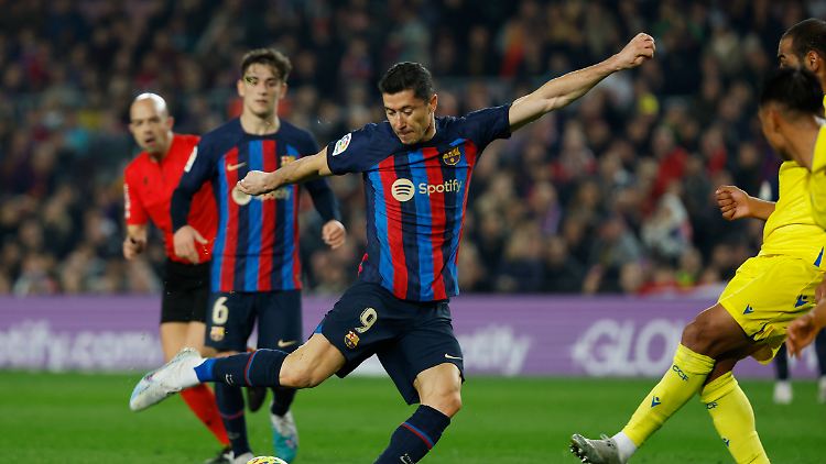 Robert Lewandowski erzielt hier seinen erst zweiten Liga-Treffer seit Ende Oktober 2022. 