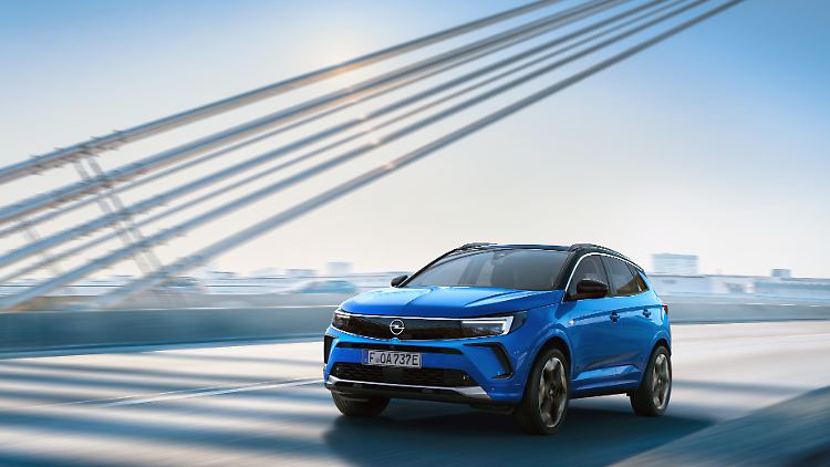 Seit 2017 gibt es den Opel Grandland. 2021 wurde ihm ein Facelift verpasst.