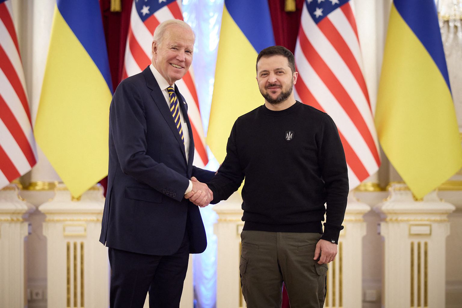 Kurz vor dem Jahrestag der russischen Invasion sendet US-Präsident Joe Biden ein Signal Richtung Kreml: ...