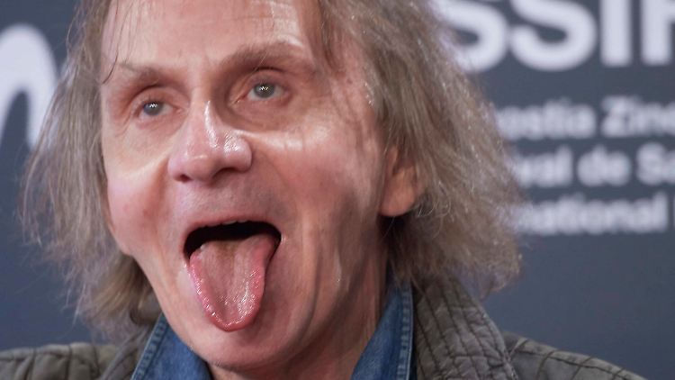 Michel Houellebecq ist ein Typ, der aneckt und provoziert - mit seinem Auftreten, seinem Werk, seinen öffentlichen Äußerungen.